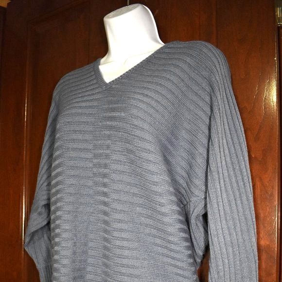 Womens Knit Sweaters Set of 2 Size XS Pink Blue V-Neck Open Back - Picture 5 of 16